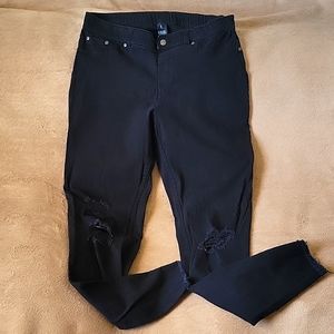 Hue Distressed Skinny Jeans